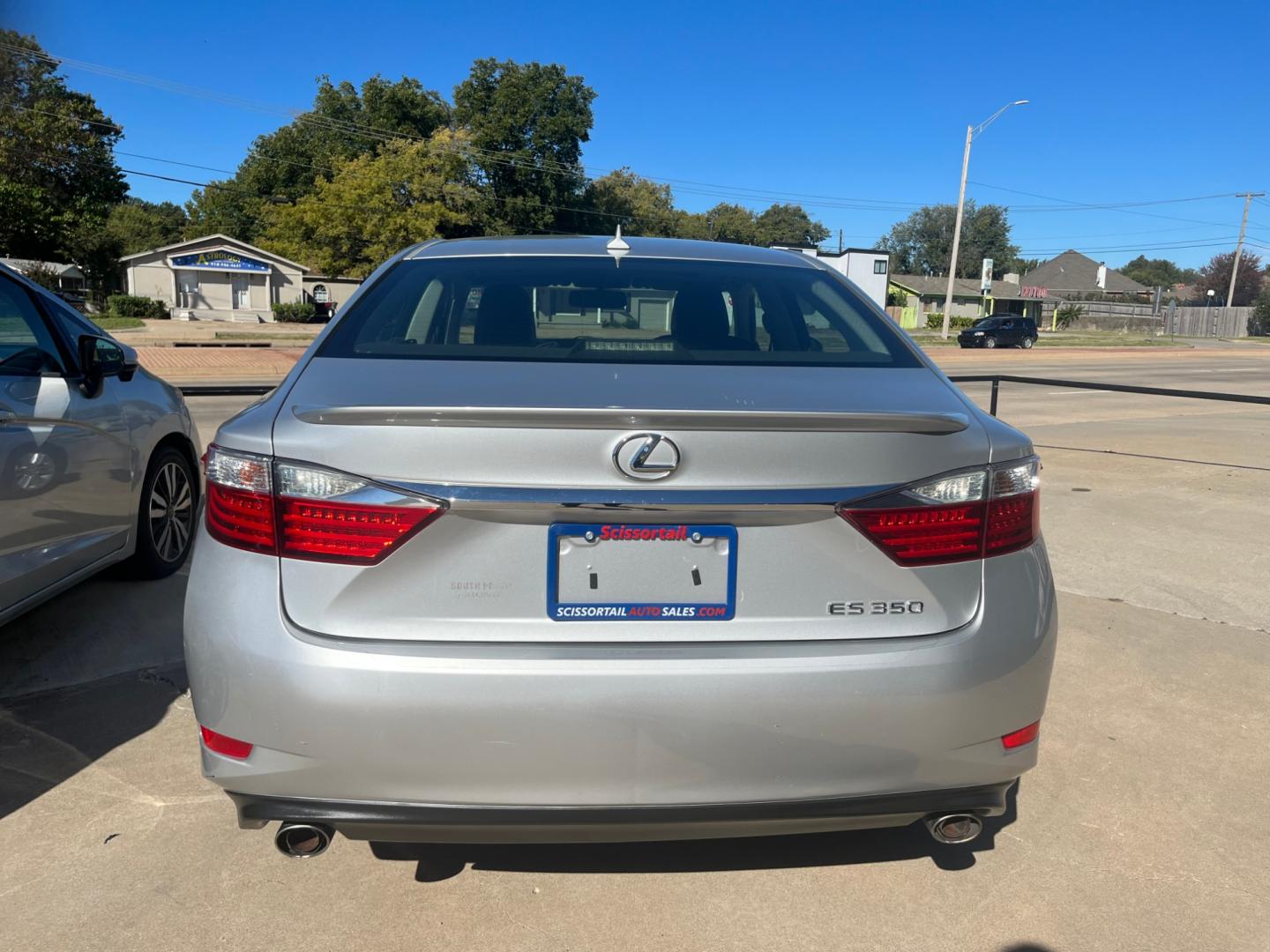 2013 SILVER LEXUS ES 350 BASE Sedan (JTHBK1GG6D2) with an 3.5L V6 DOHC 24V engine, 6-Speed Automatic transmission, located at 8101 E. Skelly Dr., Tulsa, OK, 74129, (918) 592-3593, 36.121891, -95.888802 - Photo#2